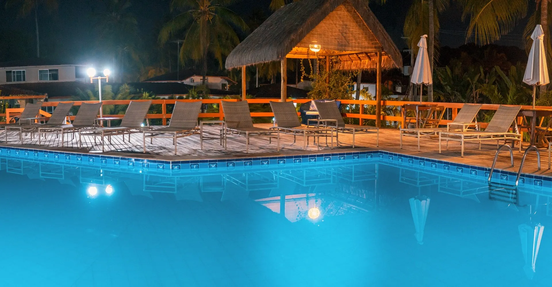 PISCINA+NOITE-1920w